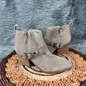 Marc Fisher Victa Sz 8.5 Beige Taupe Suede Pointed Toes Ankle Booties Boots